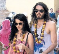 russell-brand-and-katy-perry-india1-300x275.jpg
