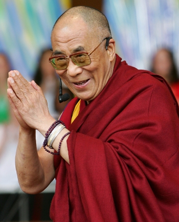dalai-lama_memphis_fist_bump.jpg