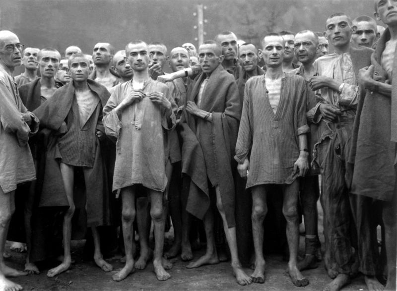 Ebensee concentration camp prisoners 1945.jpg
