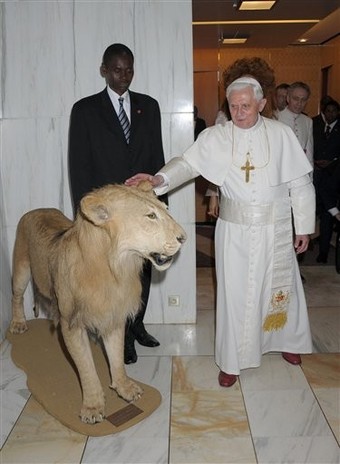 Pope pets the Lion.jpg