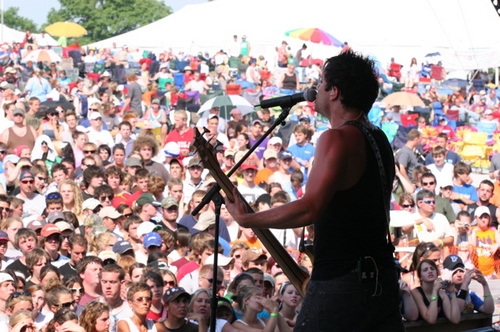 skillet-with-crowd-ichthus-2007.jpg