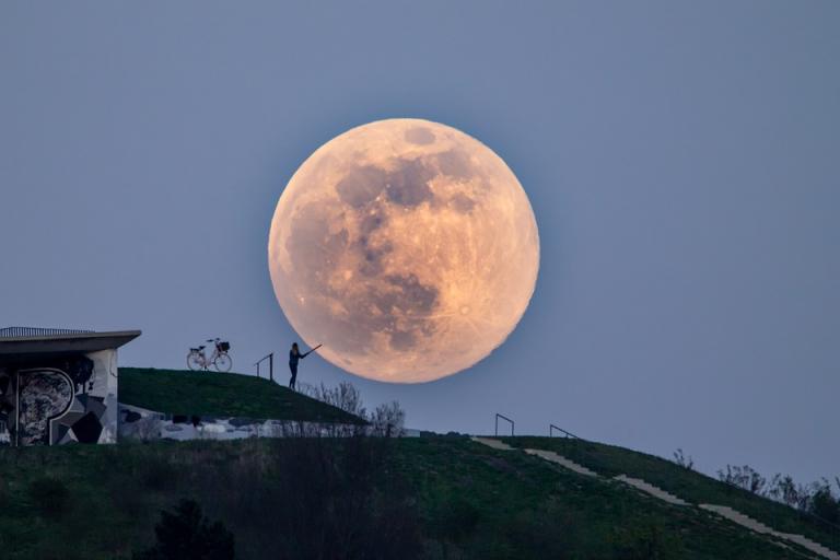 may-s-super-flower-moon-is-the-final-supermoon-of-2020-beliefnet-news