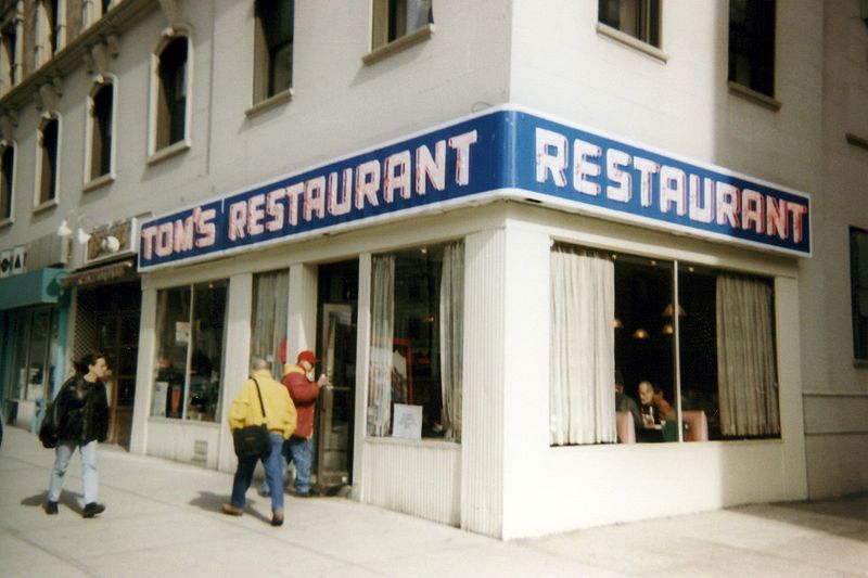 800px-Tom's_Restaurant,_Seinfeld.jpg