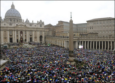 _44510270_gall_popecrowd_afp.jpg