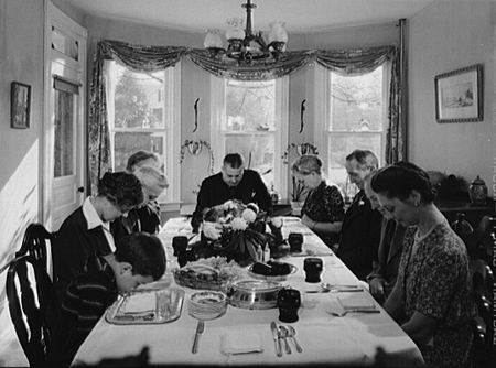 Thanksgiving_grace_1942.jpg