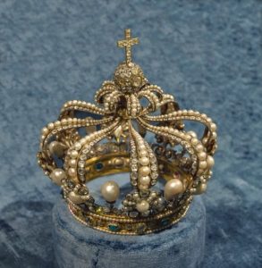 crown-queens-bavaria-germany-europe-jewelry-power