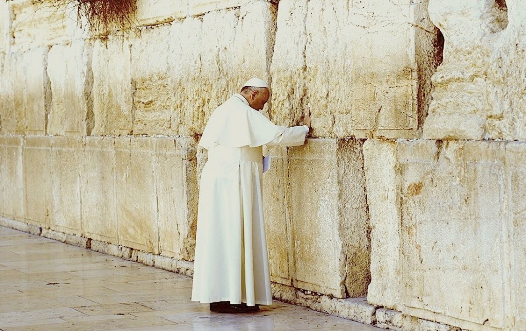 Pope Francis prays for peace at the Western Wall