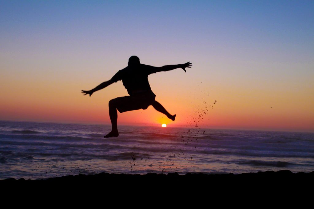 silhouette-man-jumping-beach-883937-print