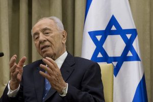 640px-Israeli_President_Shimon_Peres_speaks_during_a_meeting_with_Secretary_of_Defense_Chuck_Hagel_in_Jerusalem,_April_22,_2013