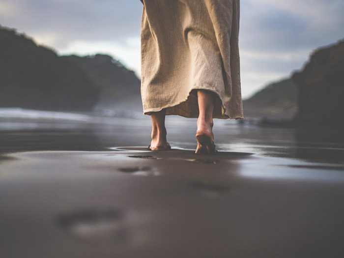 faith-christian-jesus-walking-sand_credit-lightstock