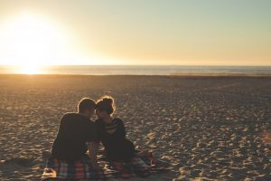 beach-couple-date-58572