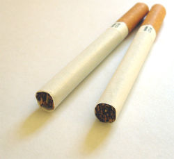250px-Zwei_zigaretten.jpg