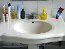 250px-A-clean-sink-5726.jpg