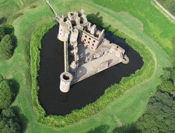 Caerlaverock_Castle_from_the_air.jpg