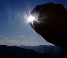 sun-blessing-judaism-finger-hold-photo.jpg