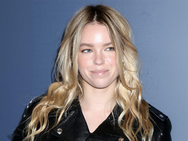 ‘Supergirl’ Actress Mocks Critics, Says A Lot of Them Are Christian Dads