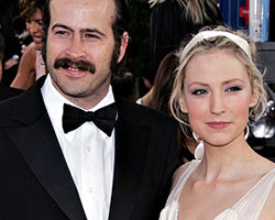 Jason Lee and Beth Riesgraf