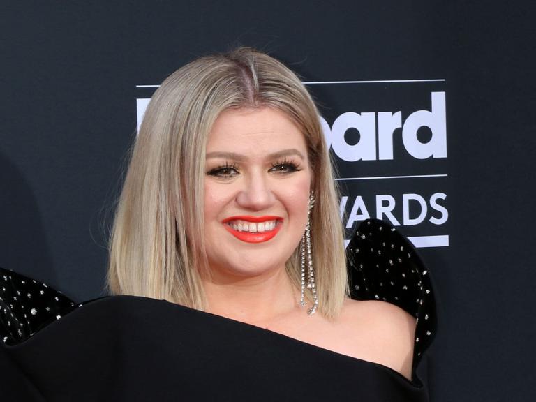 Kelly Clarkson Moved to Tears After Opening Up About Her Daughter Being ...